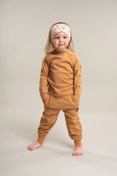 Gullkorn design,  Villvette genser sand